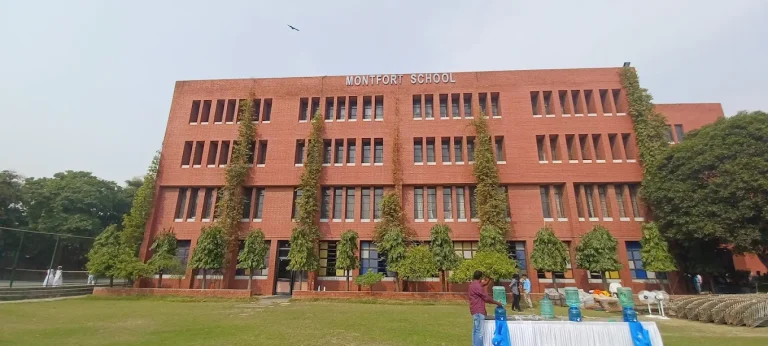 Montfort School